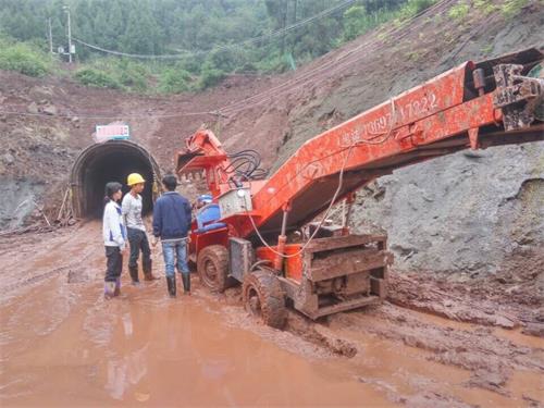 隧道扒渣機(jī).jpg